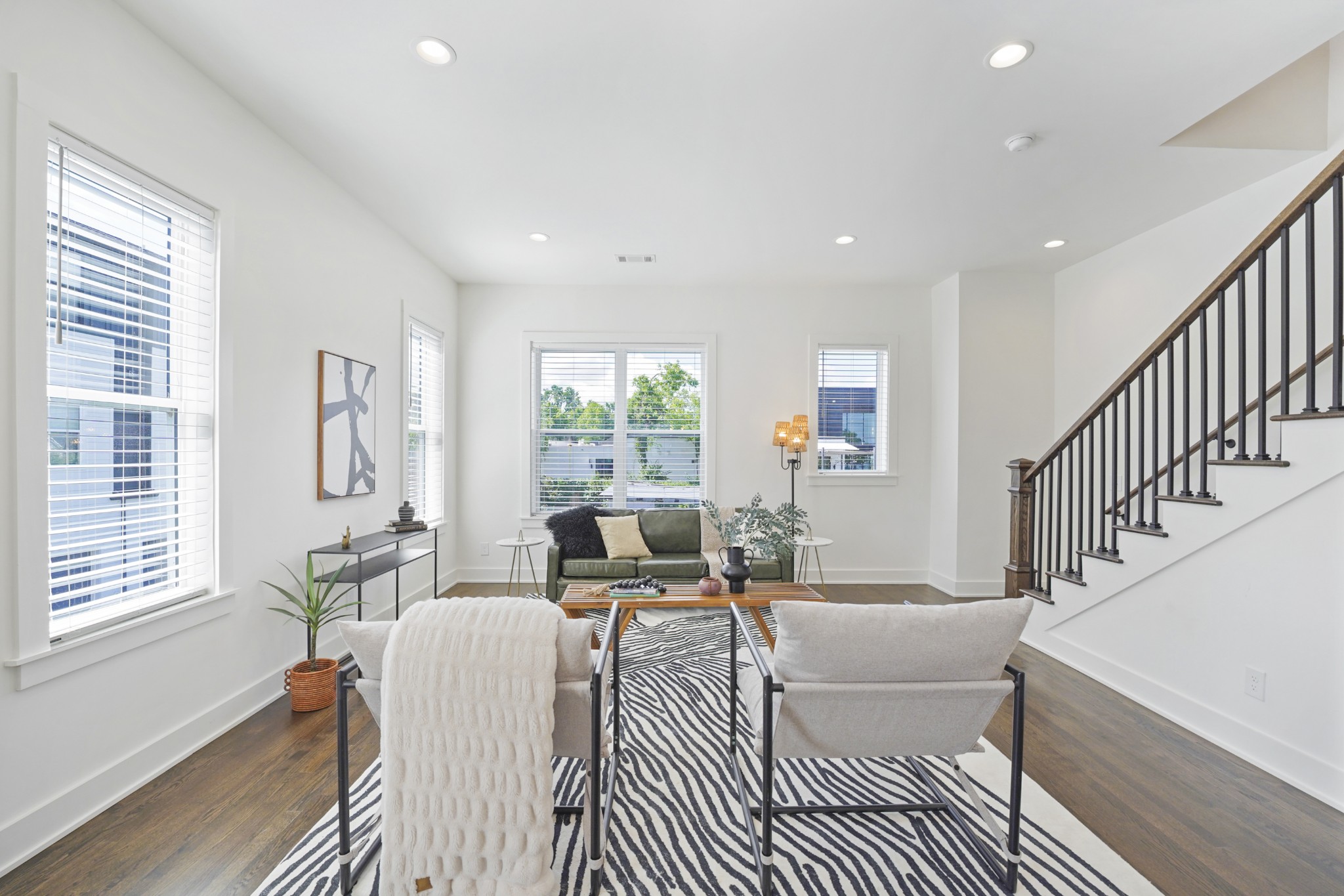 613 Vernon Ave Unit: 1