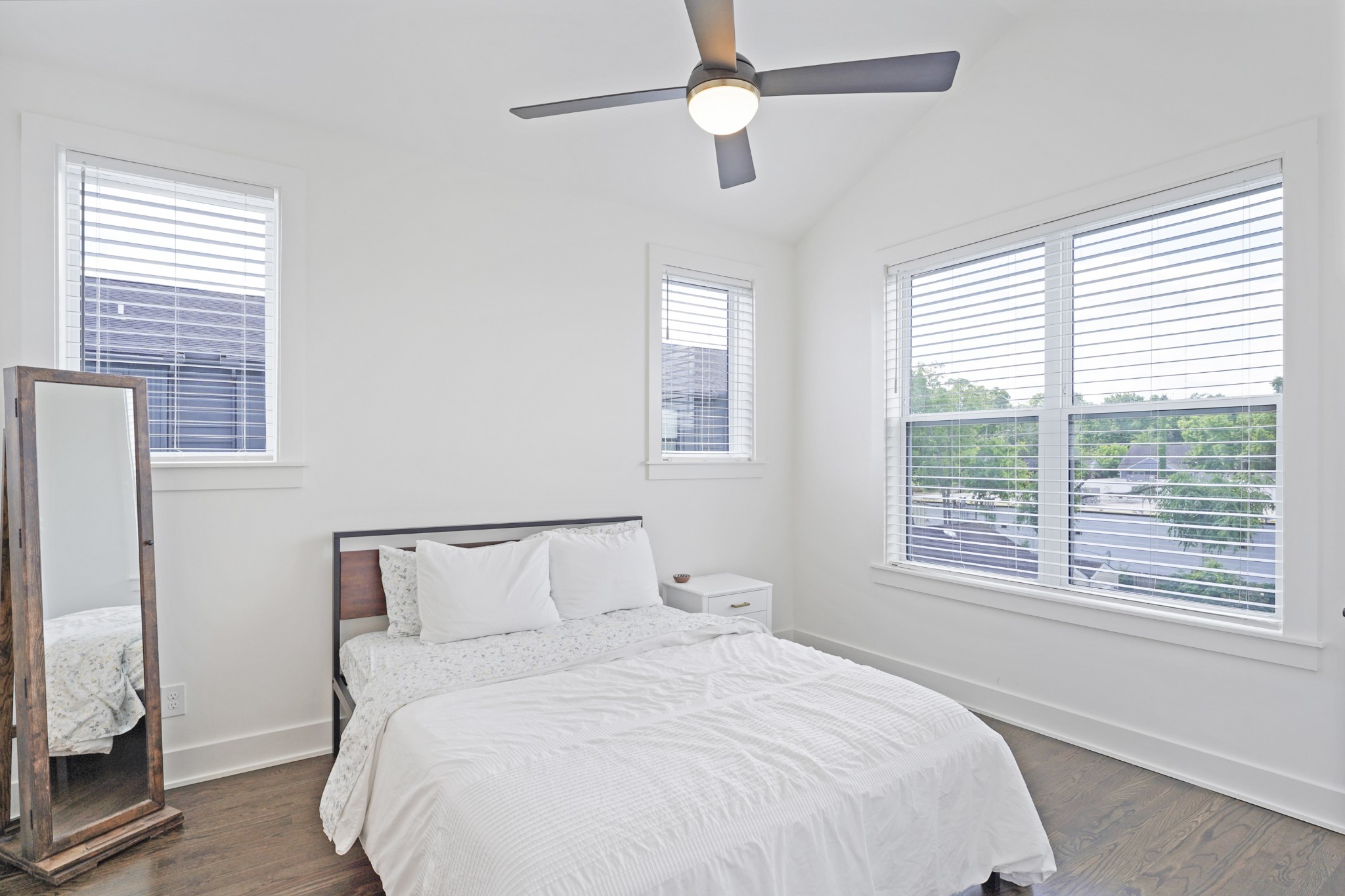 613 Vernon Ave Unit: 1