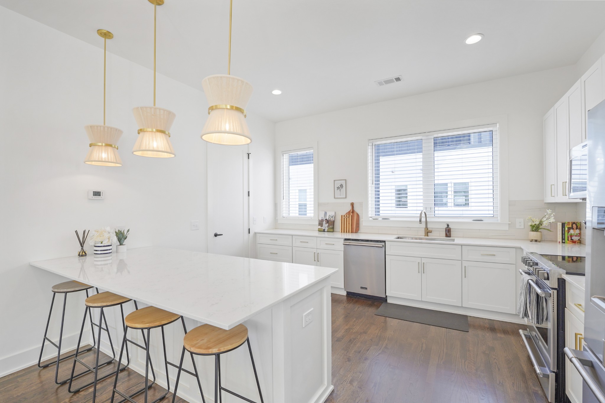 613 Vernon Ave Unit: 1