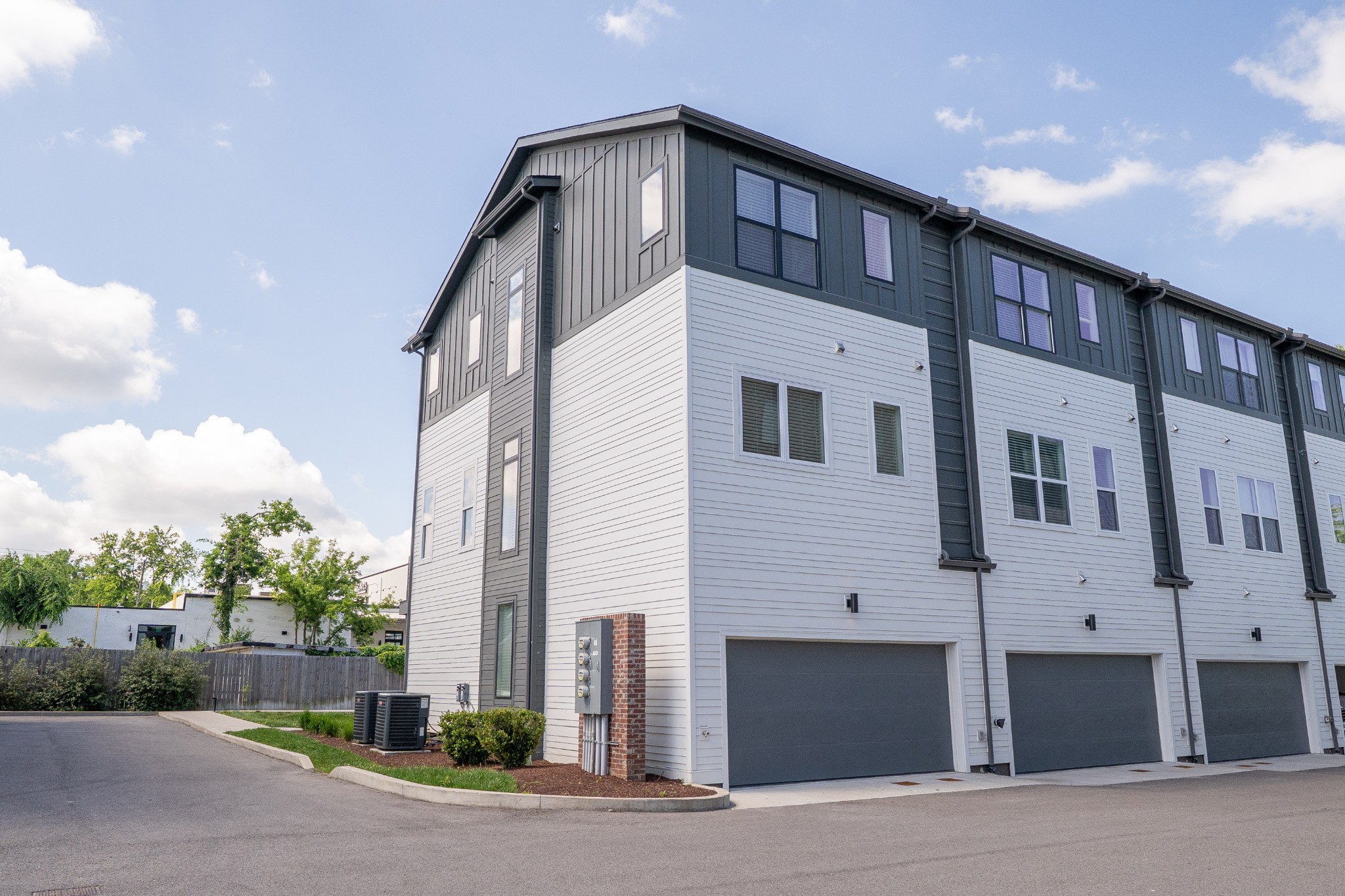 613 Vernon Ave Unit: 1