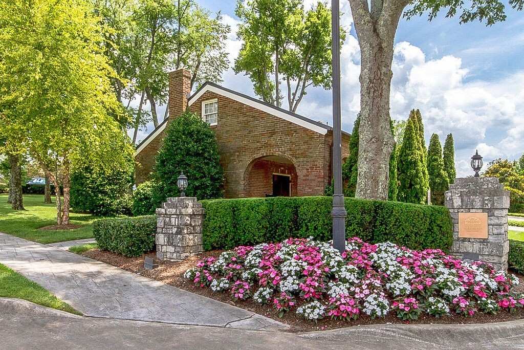 822 Plantation Way