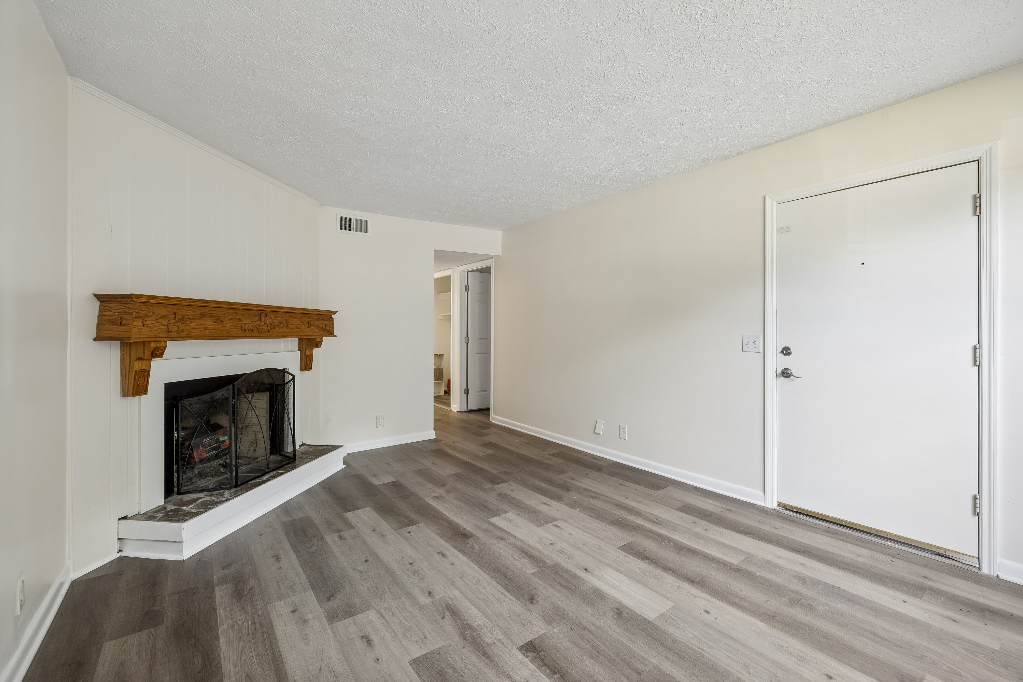3245 Niagara Dr