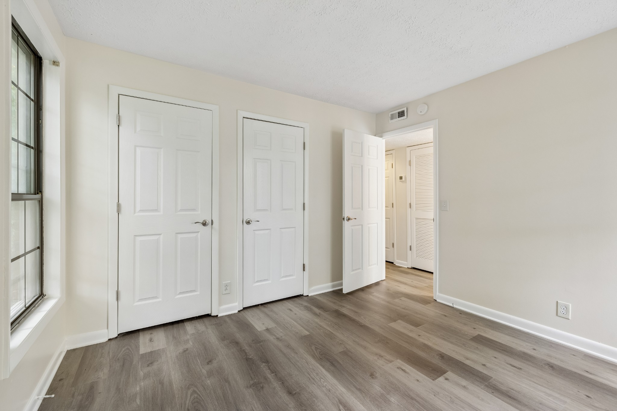 3245 Niagara Dr