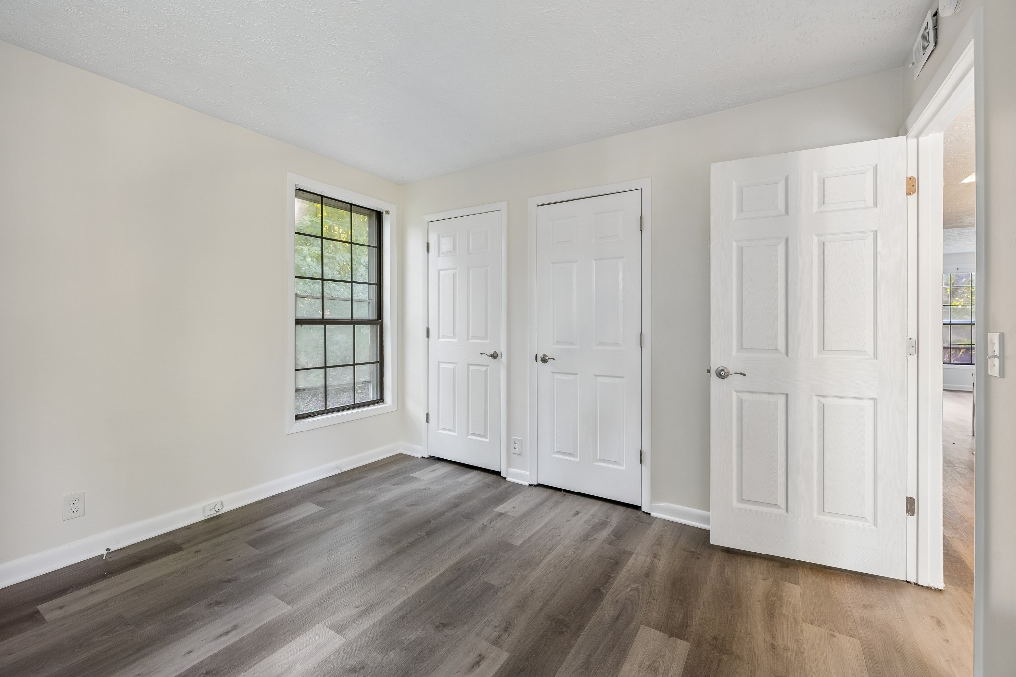 3245 Niagara Dr