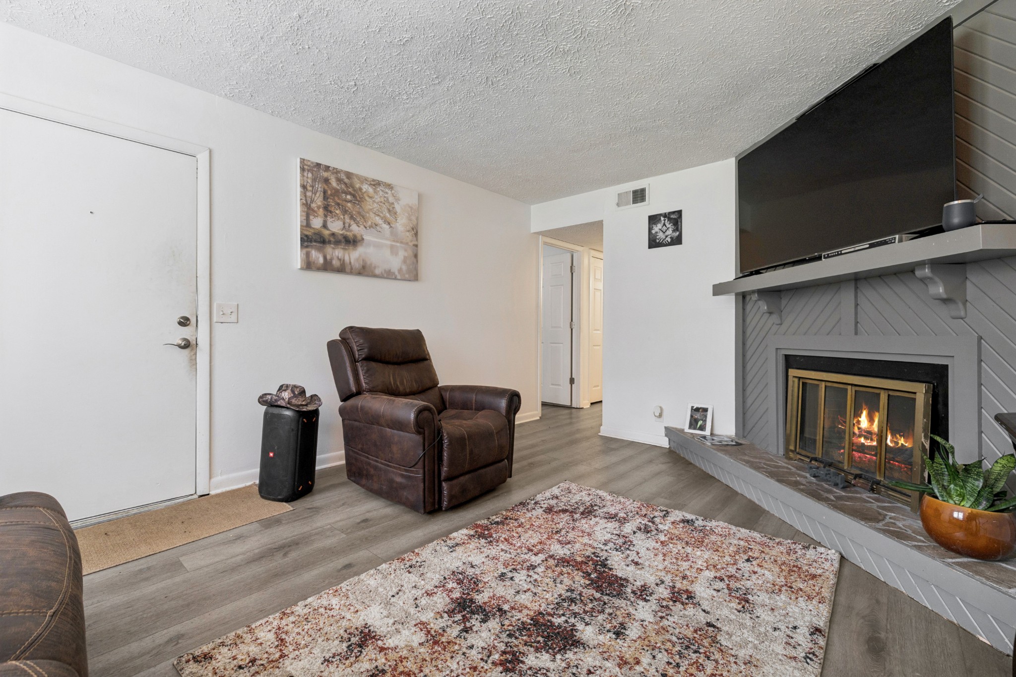 3245 Niagara Dr
