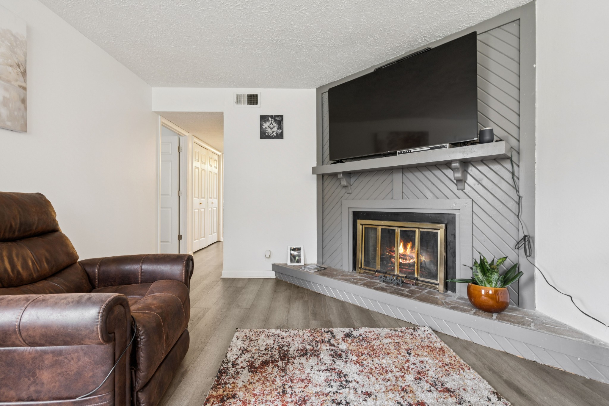 3245 Niagara Dr