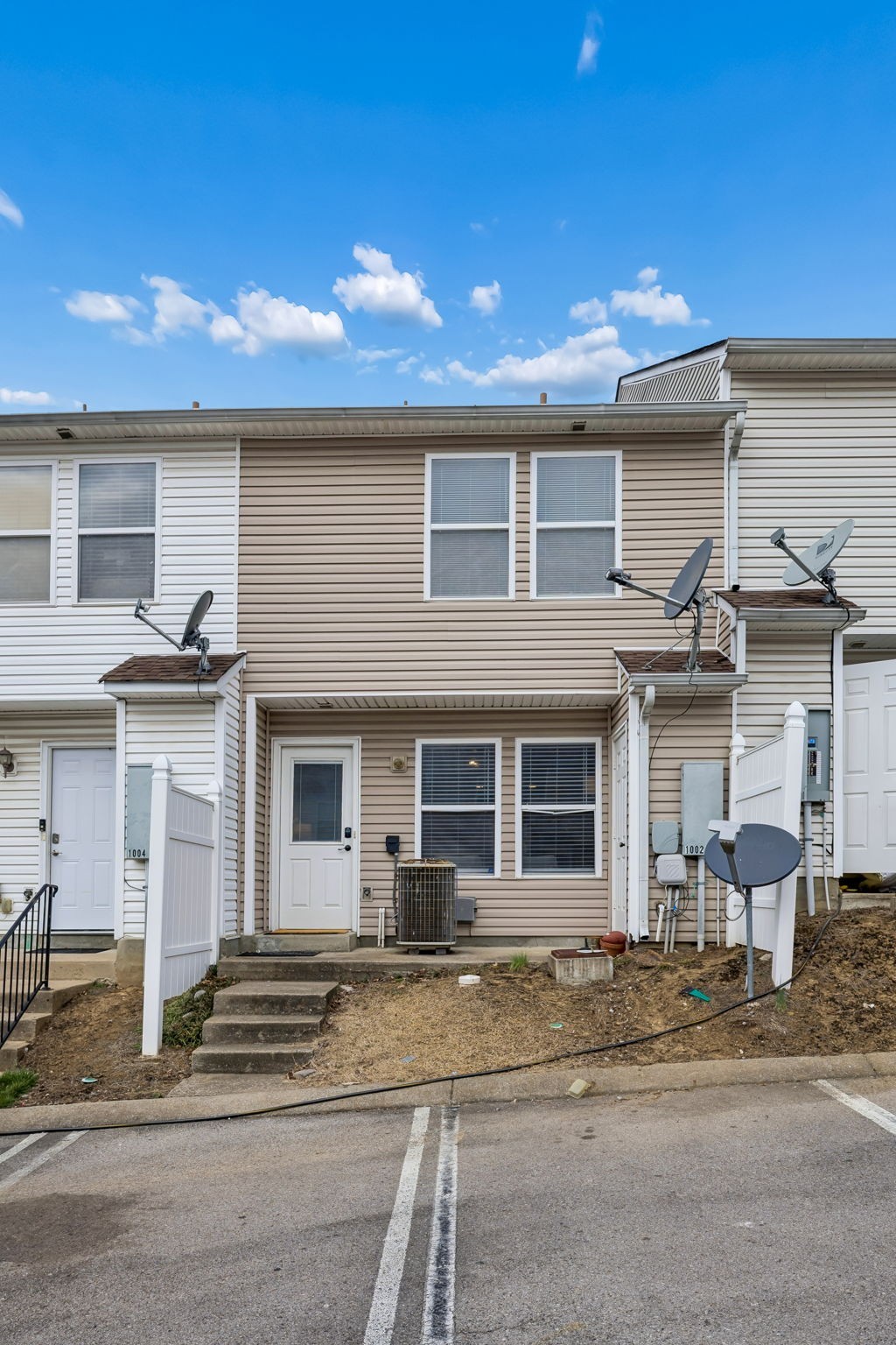 1002 Halifax Ln