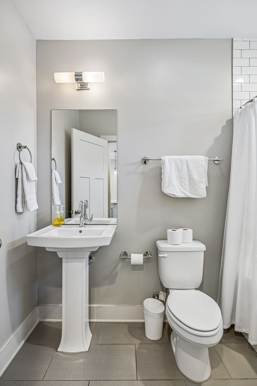 2021 Beech Ave Unit: 4
