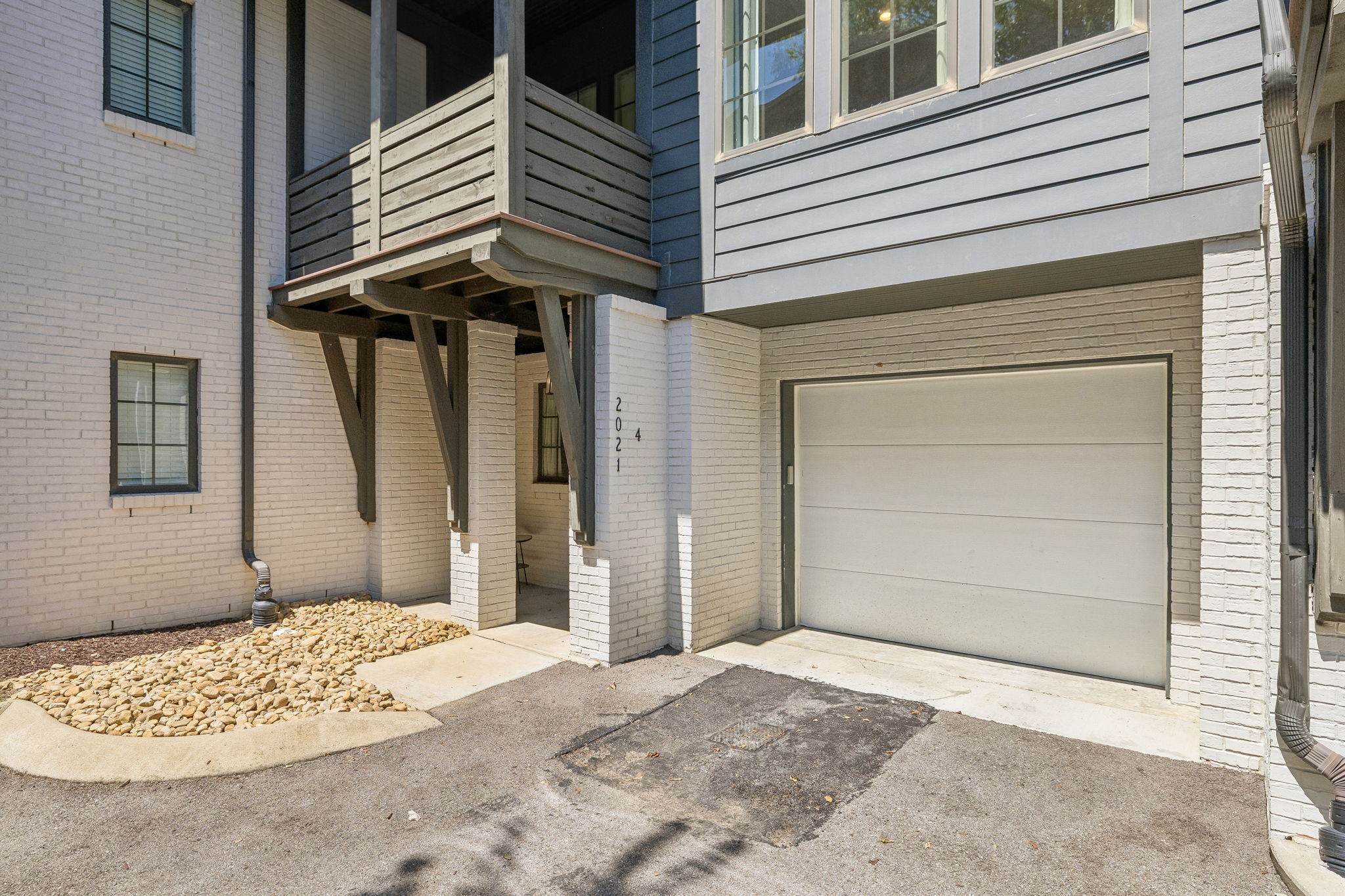 2021 Beech Ave Unit: 4