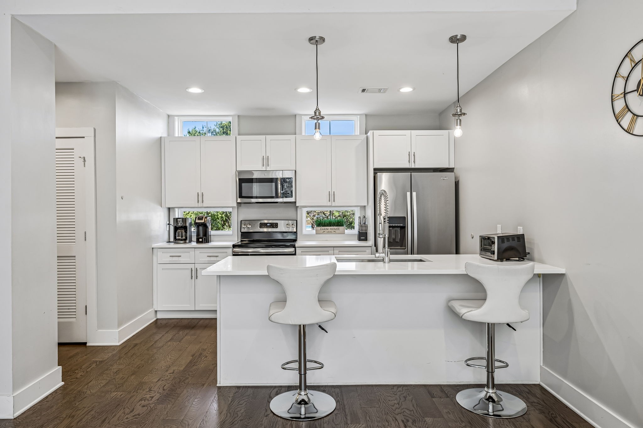 2021 Beech Ave Unit: 4