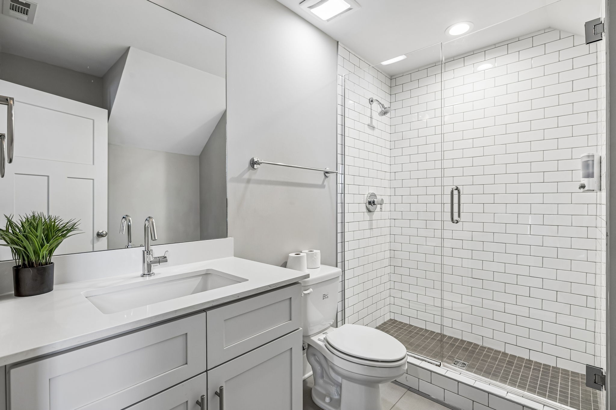 2021 Beech Ave Unit: 4