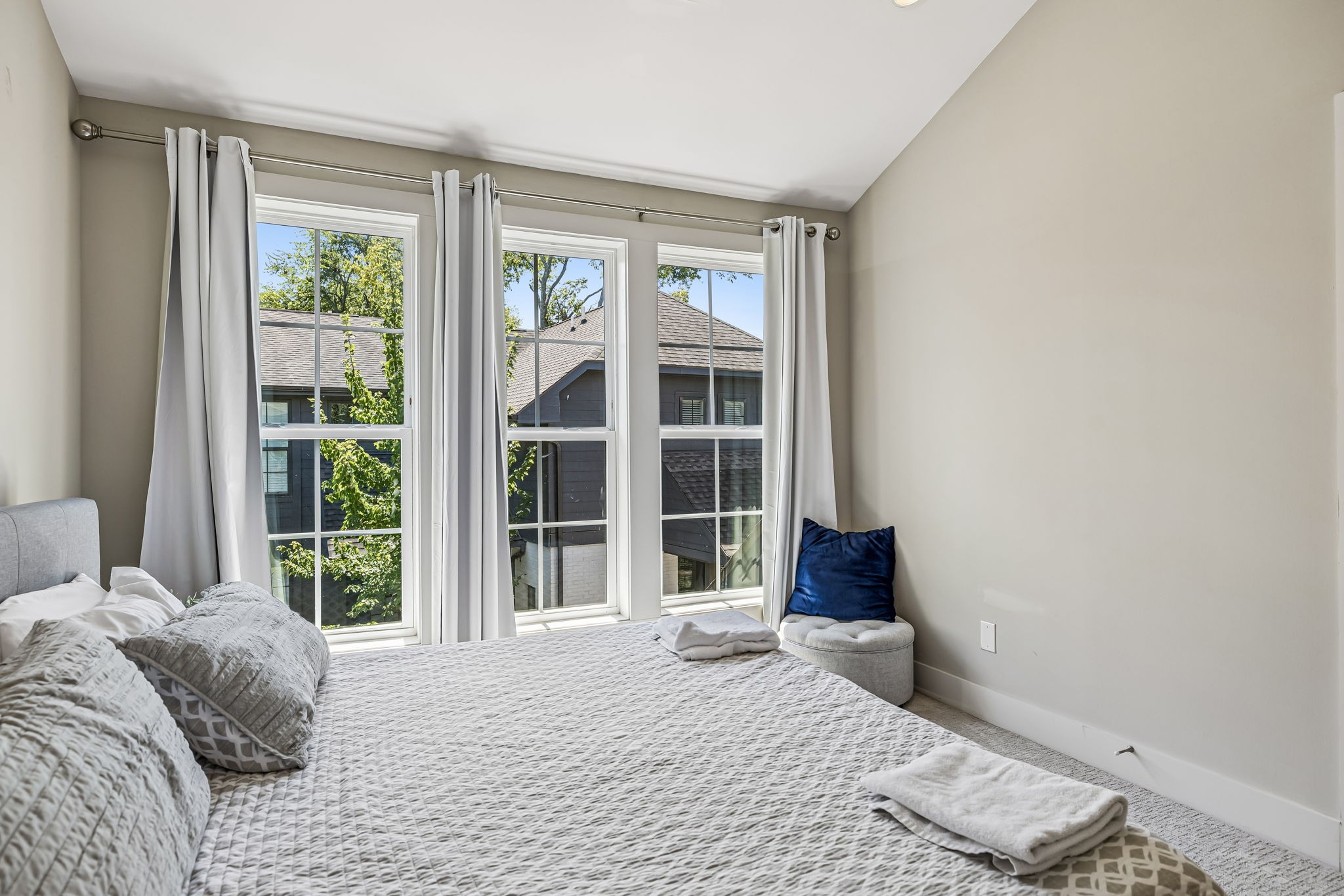 2021 Beech Ave Unit: 4