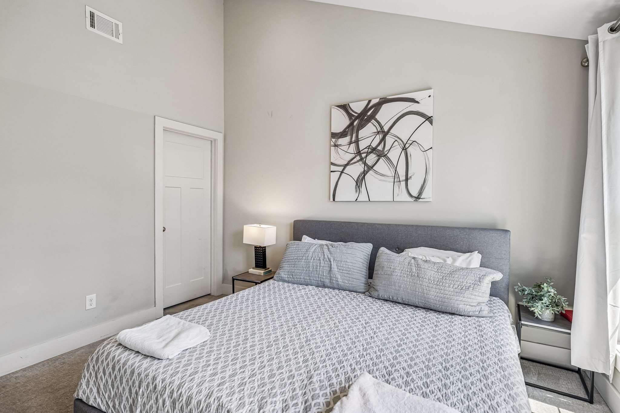 2021 Beech Ave Unit: 4