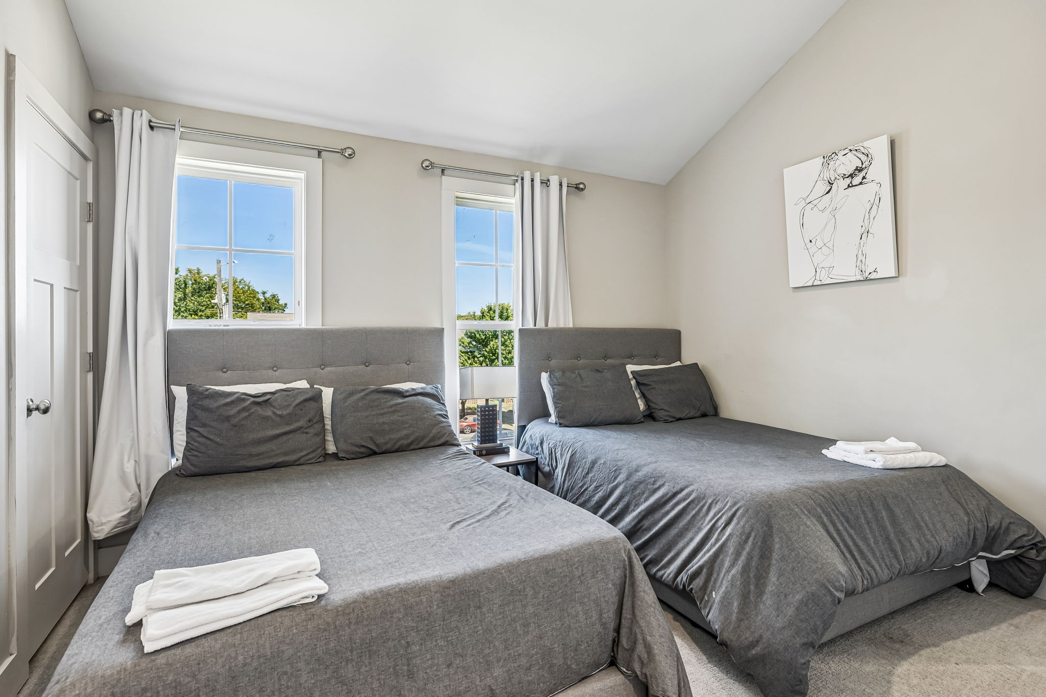 2021 Beech Ave Unit: 4