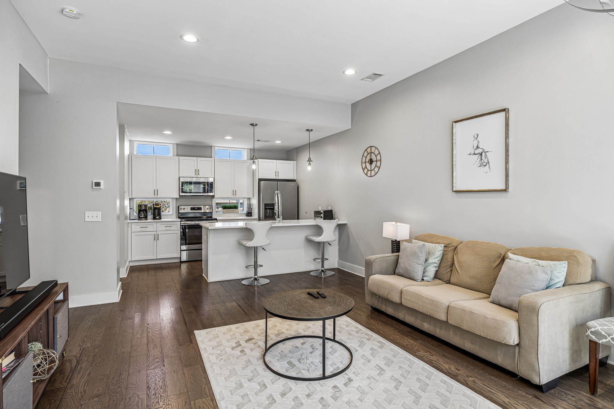 2021 Beech Ave Unit: 4