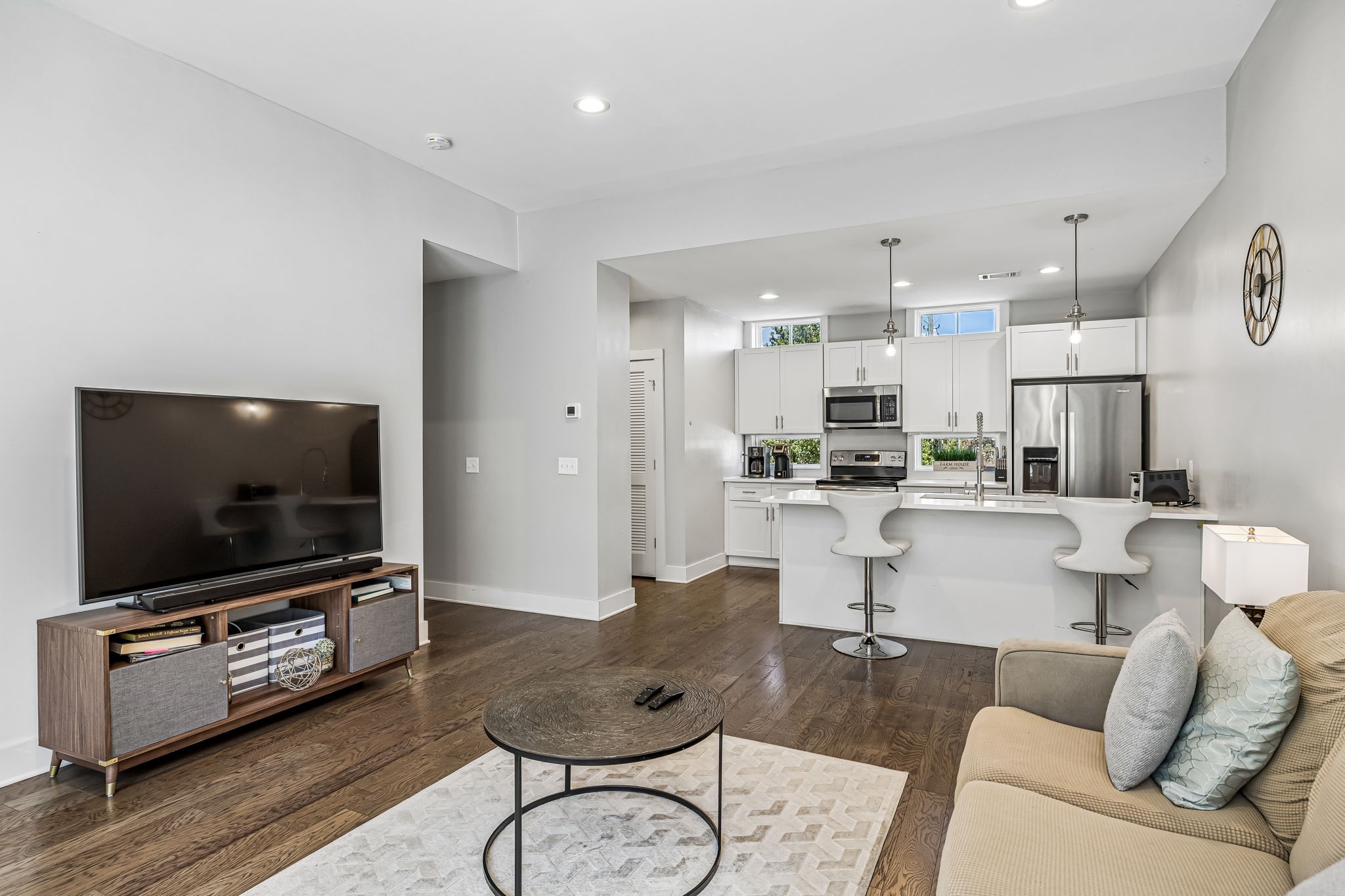 2021 Beech Ave Unit: 4