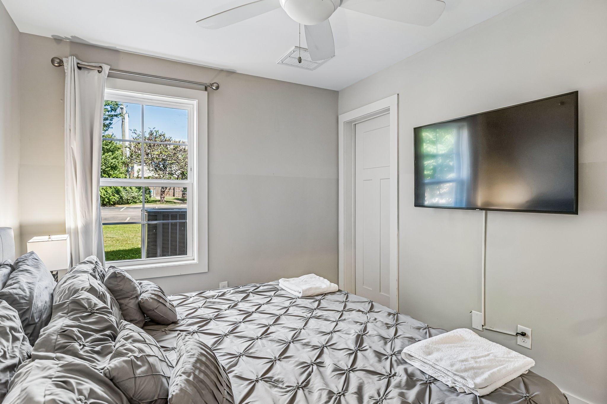 2021 Beech Ave Unit: 4