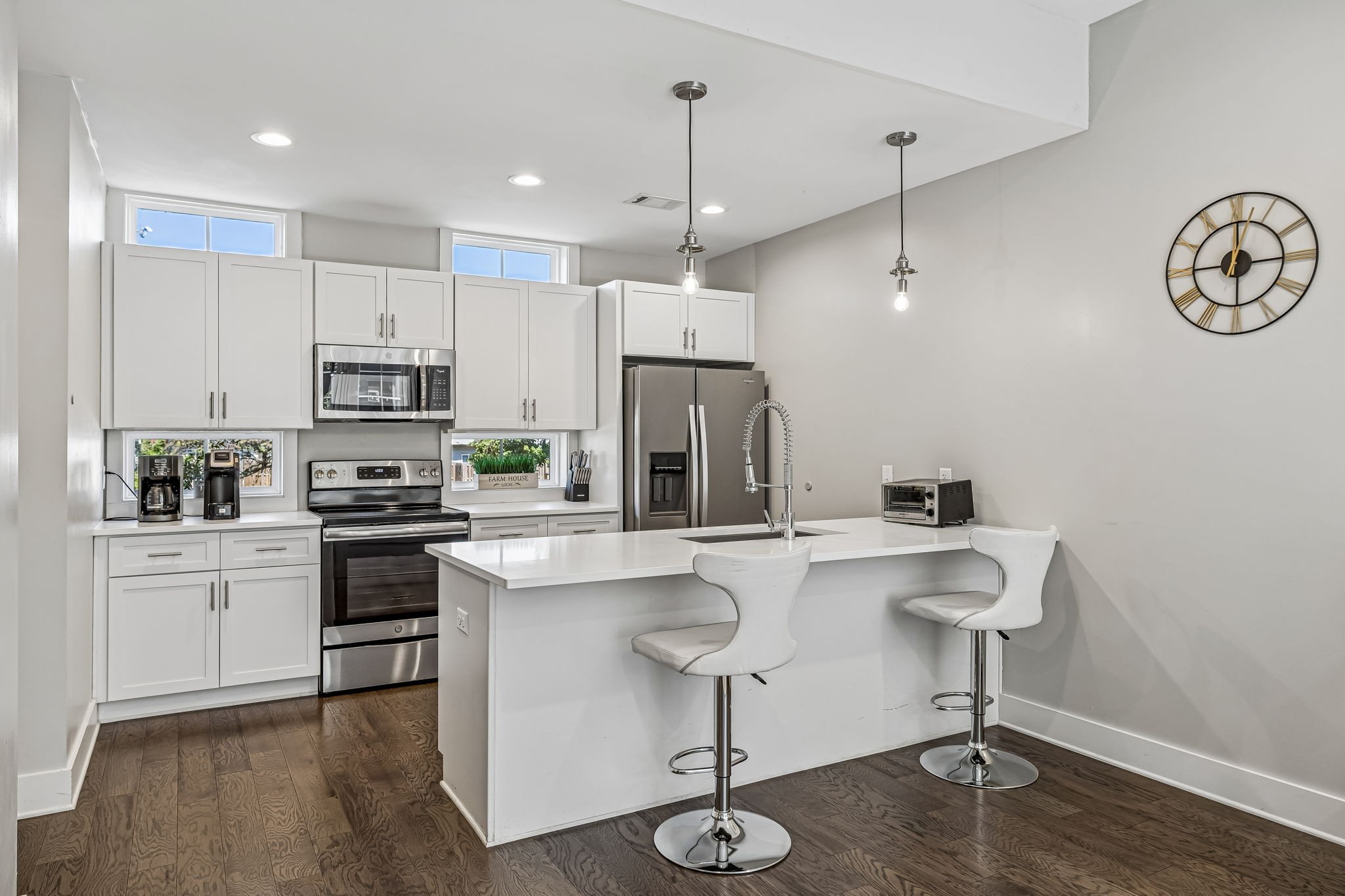 2021 Beech Ave Unit: 4