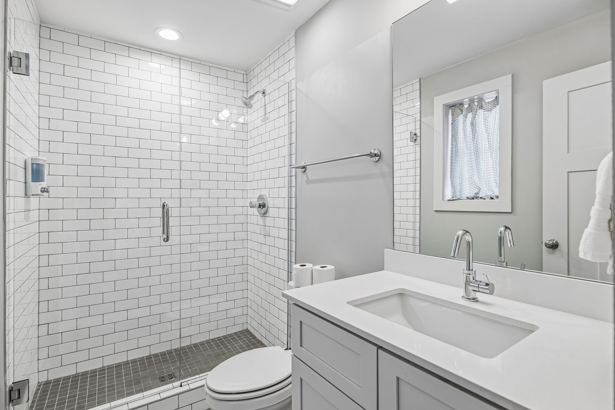 2021 Beech Ave Unit: 4