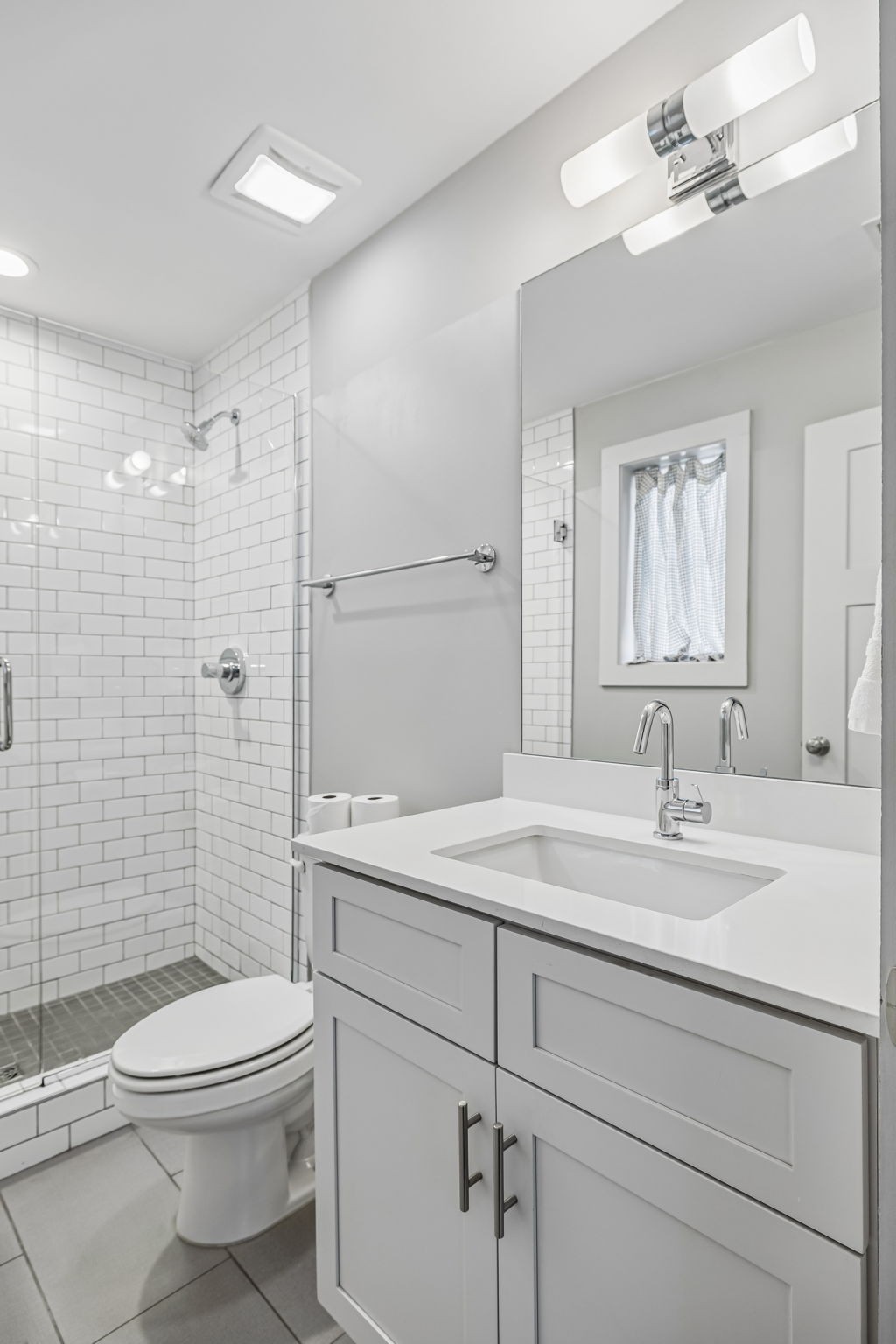2021 Beech Ave Unit: 4