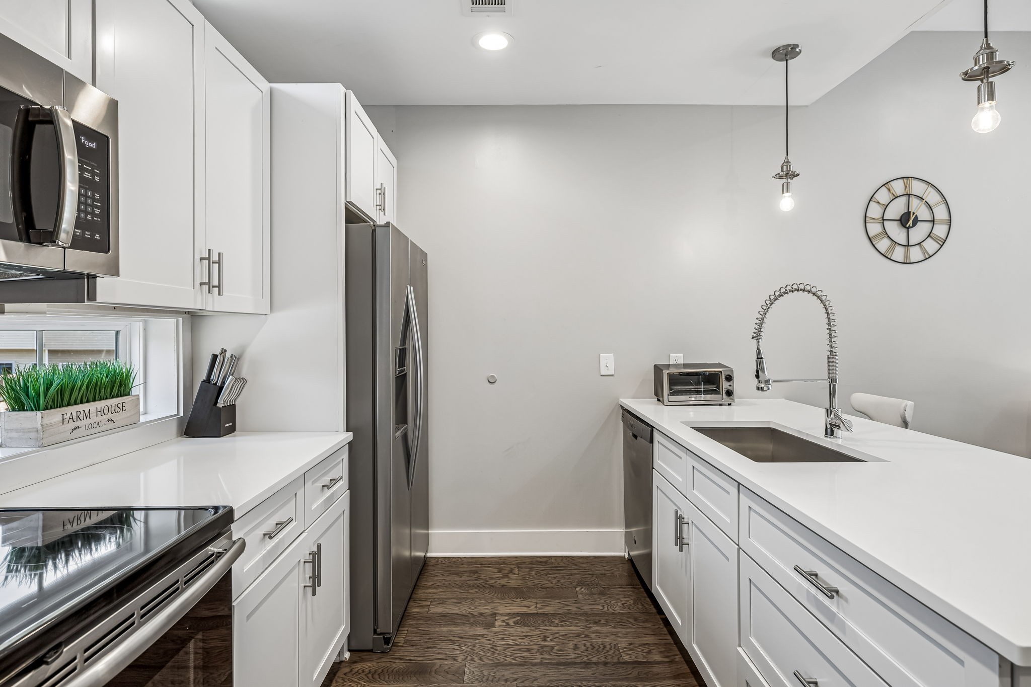 2021 Beech Ave Unit: 4
