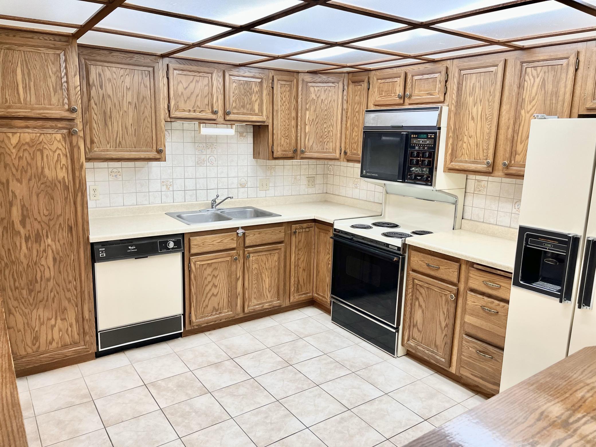 10540 43rd Avenue N Unit: 303