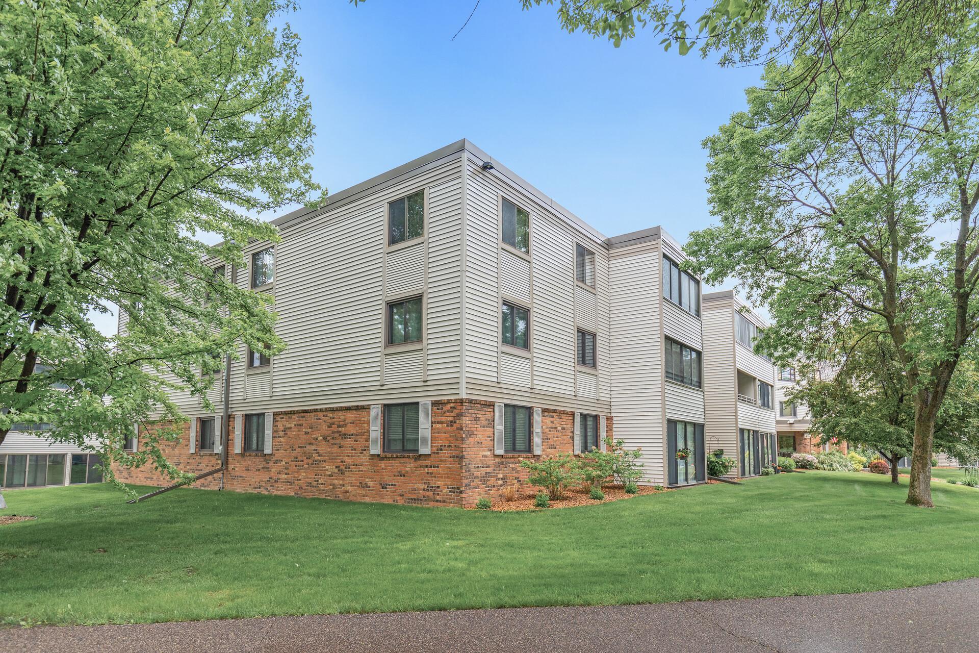 10540 43rd Avenue N Unit: 303