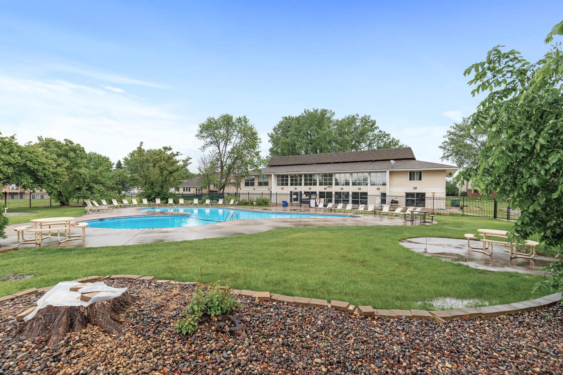 10540 43rd Avenue N Unit: 303