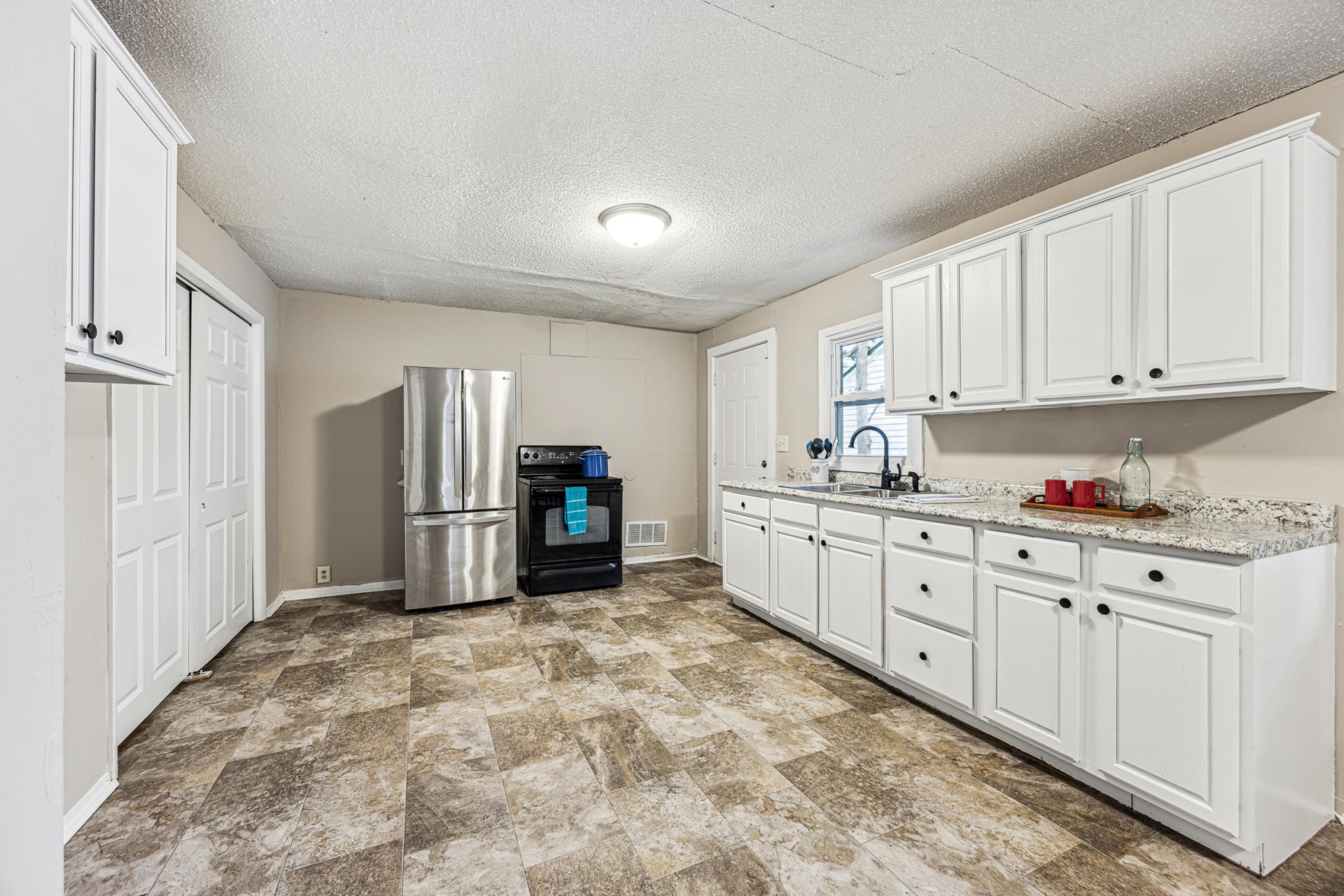 547 Western Avenue N