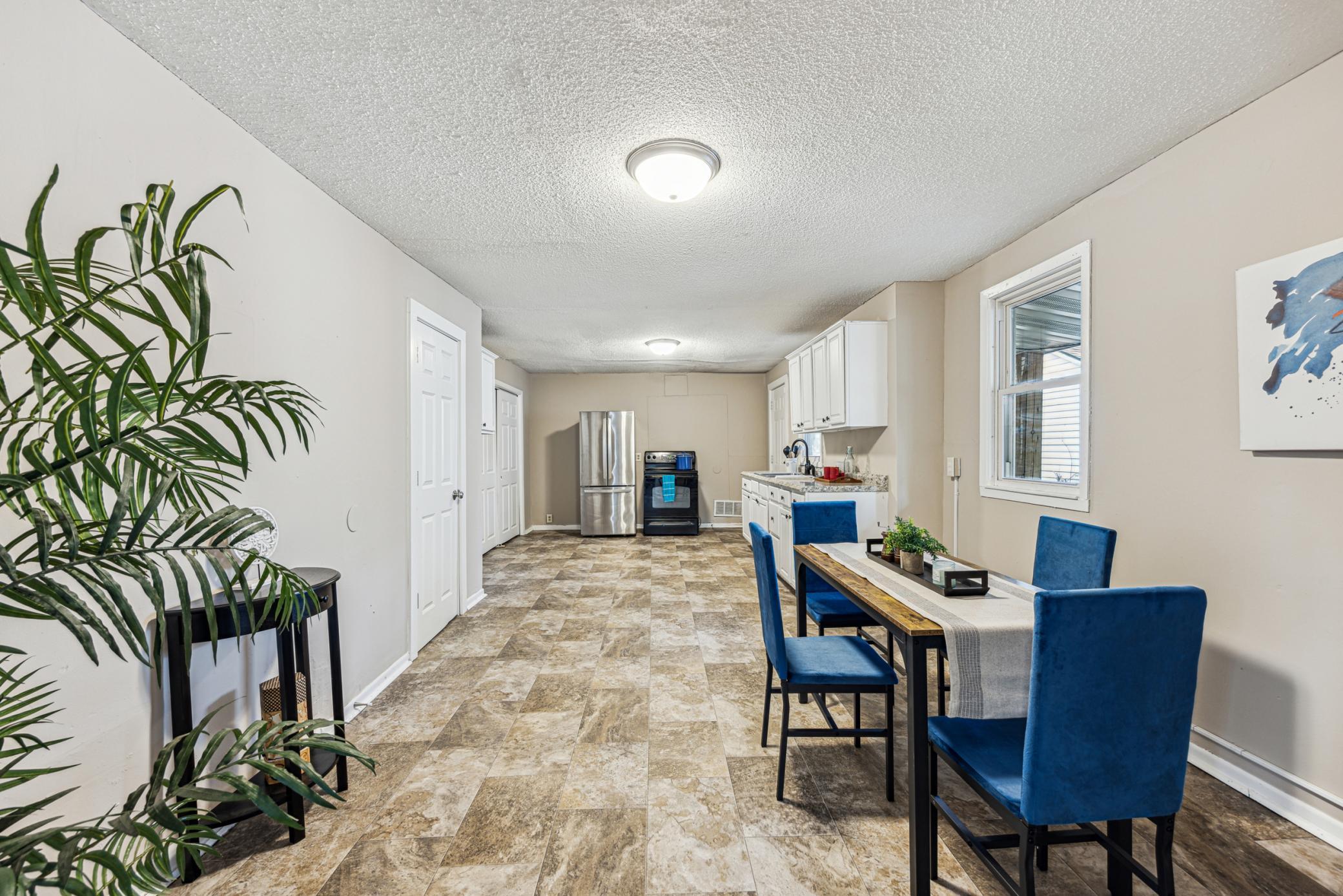 547 Western Avenue N