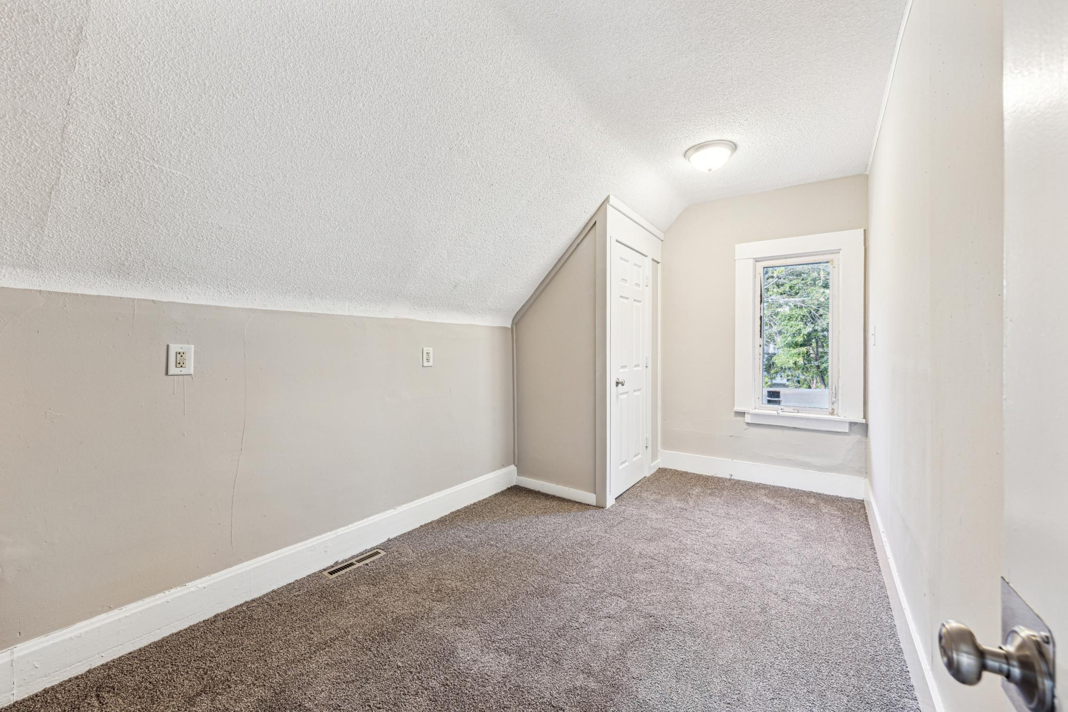 547 Western Avenue N