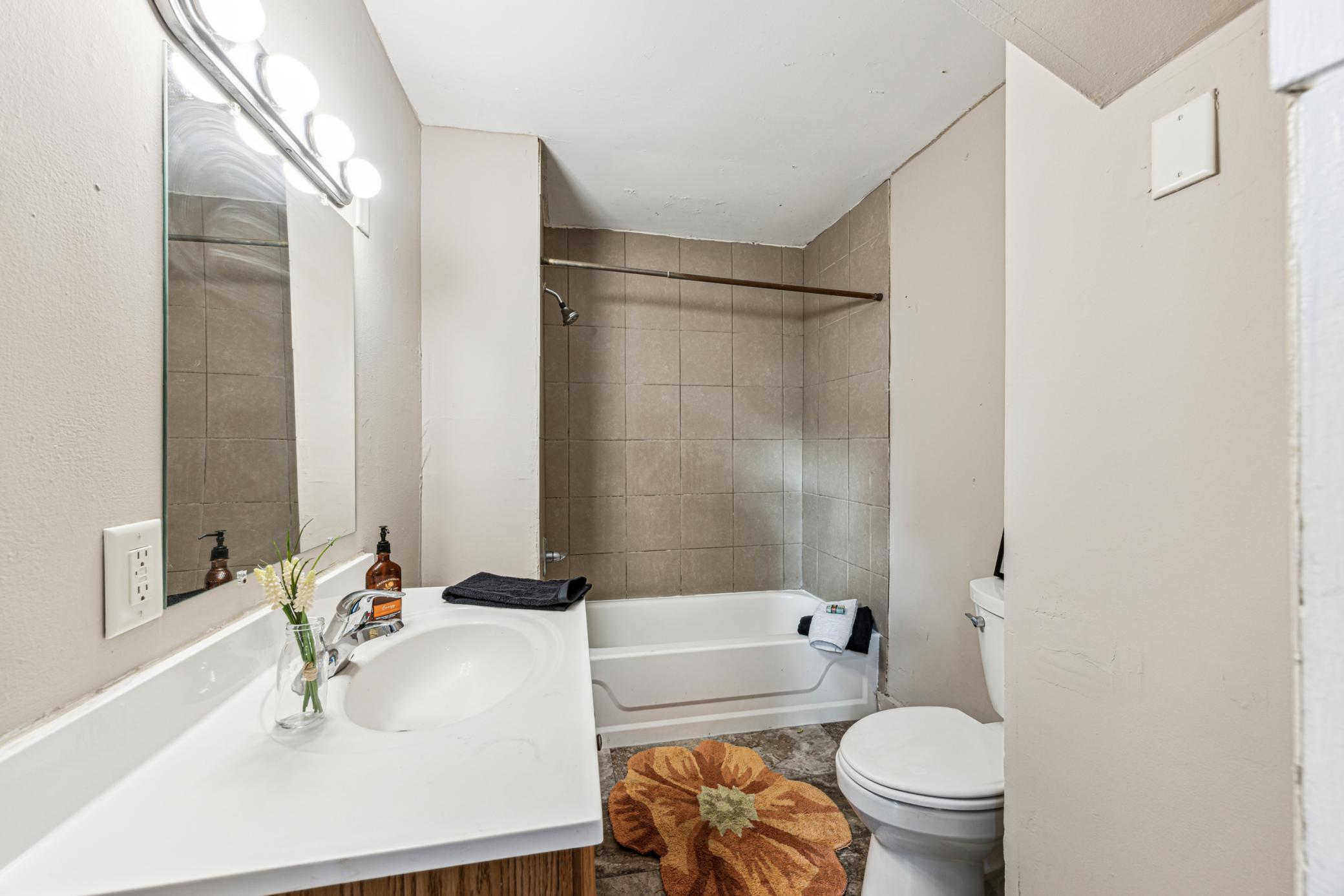 547 Western Avenue N