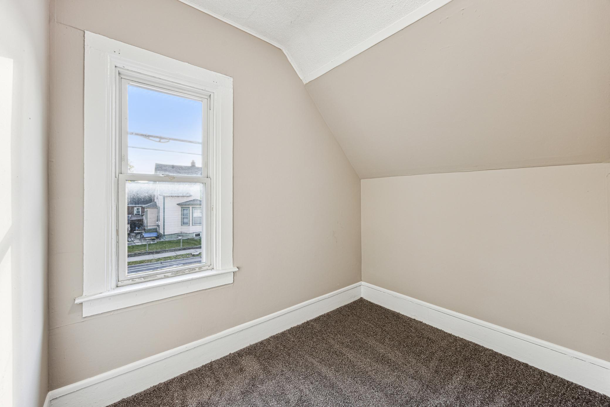 547 Western Avenue N