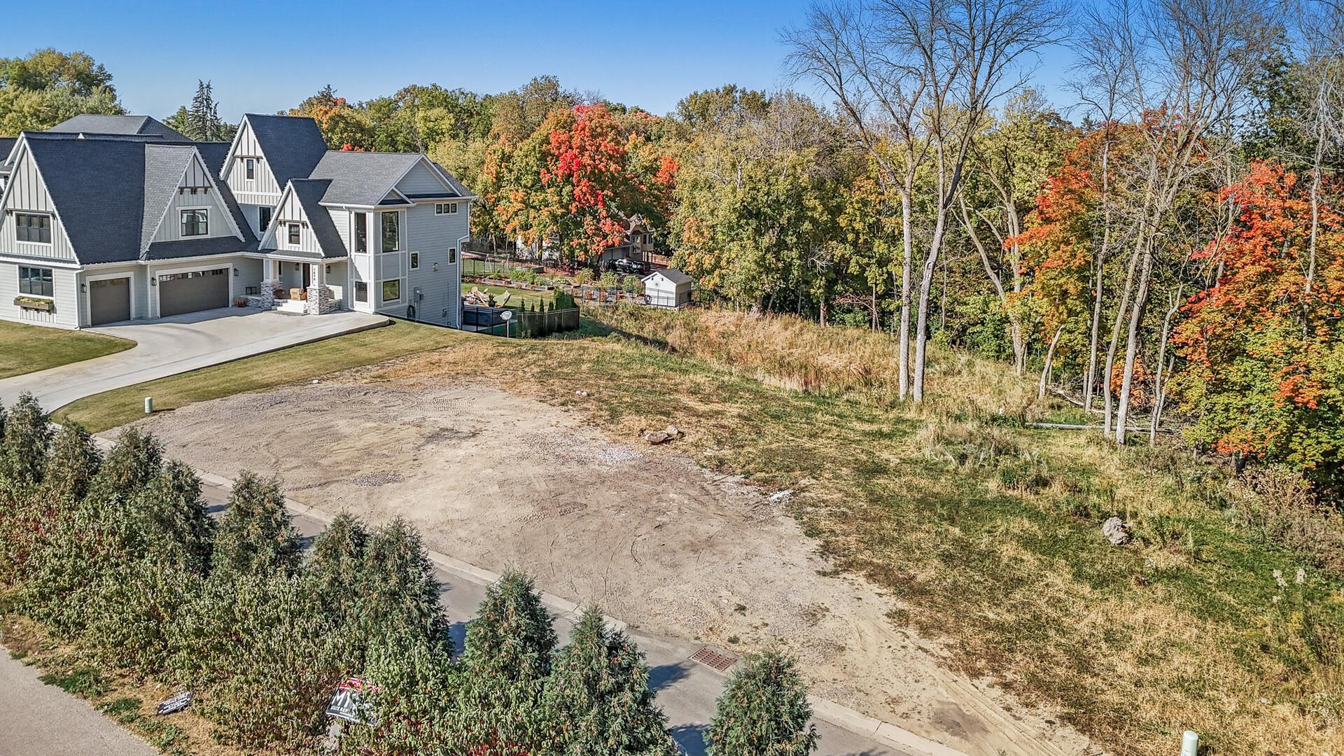 1040 Old Long Lake Road