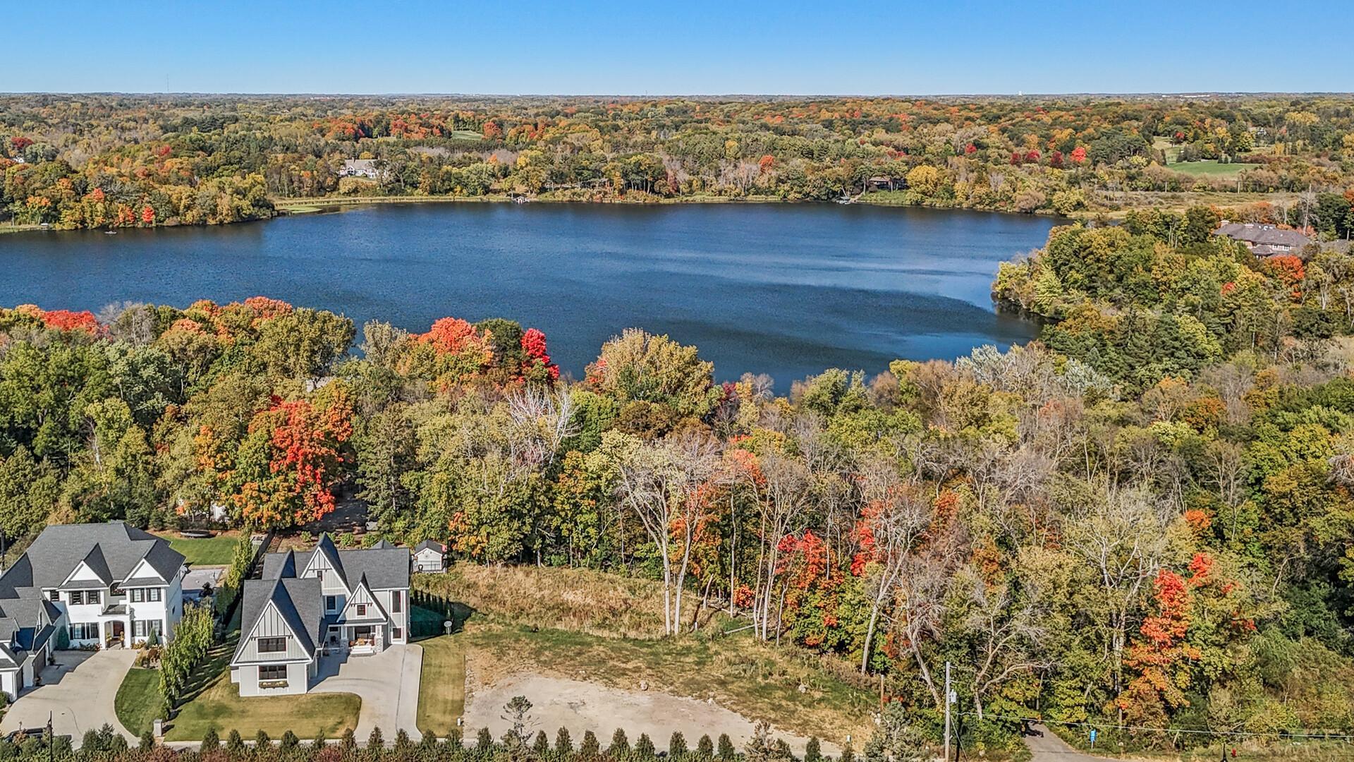 1040 Old Long Lake Road