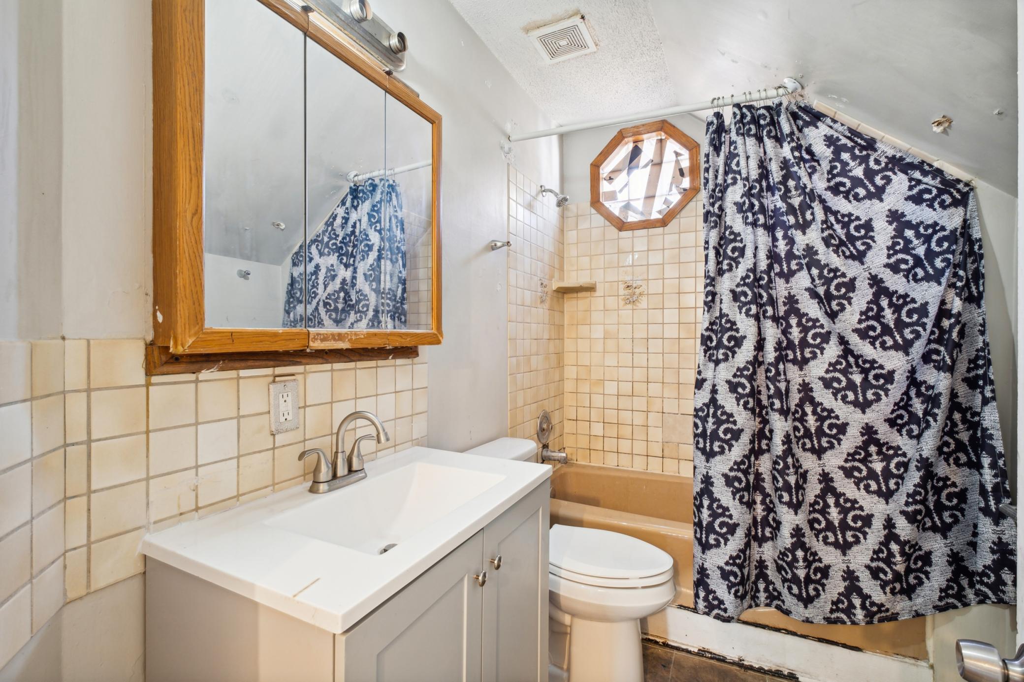 3115 Thomas Avenue N