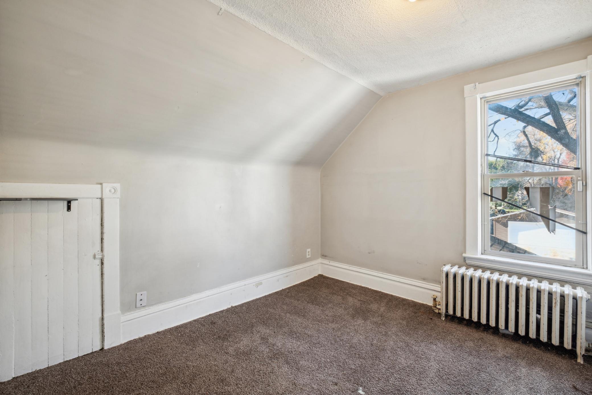 3115 Thomas Avenue N