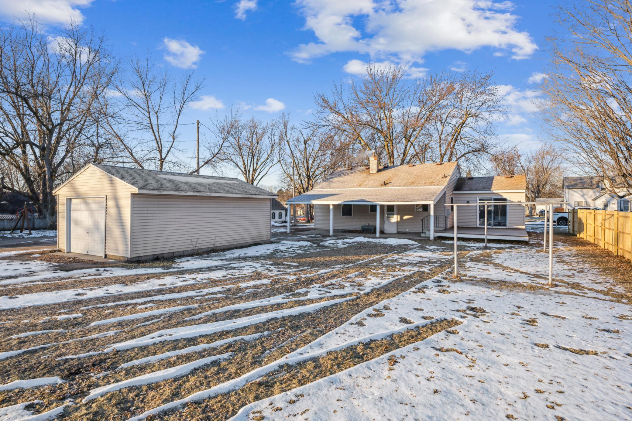 1324 Chandler Avenue N