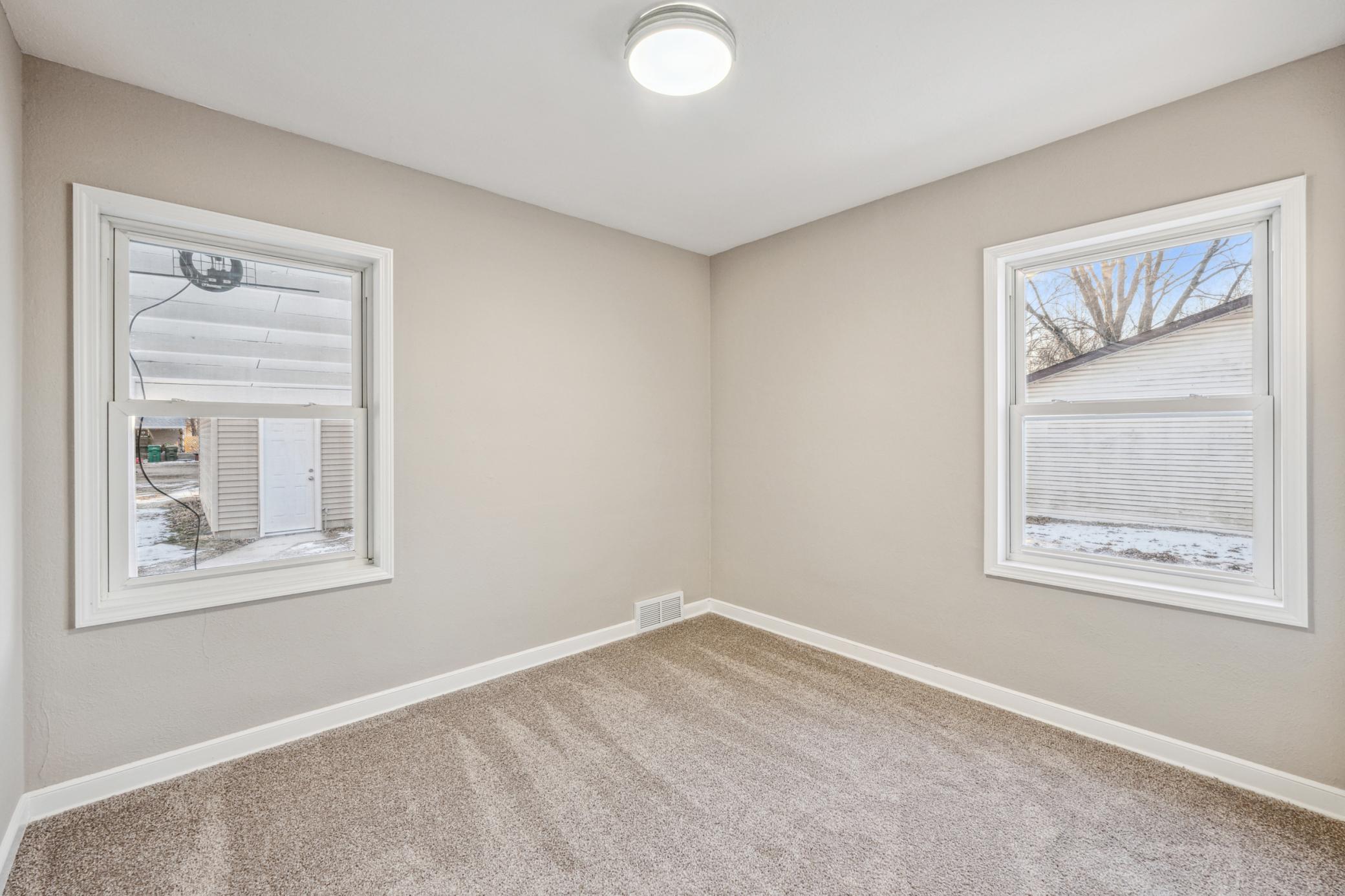 1324 Chandler Avenue N