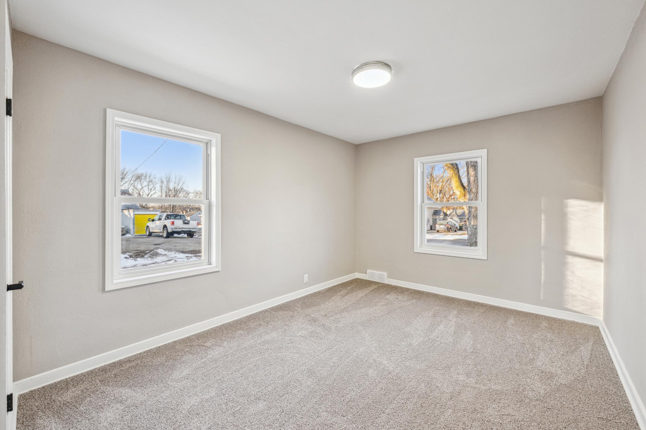 1324 Chandler Avenue N