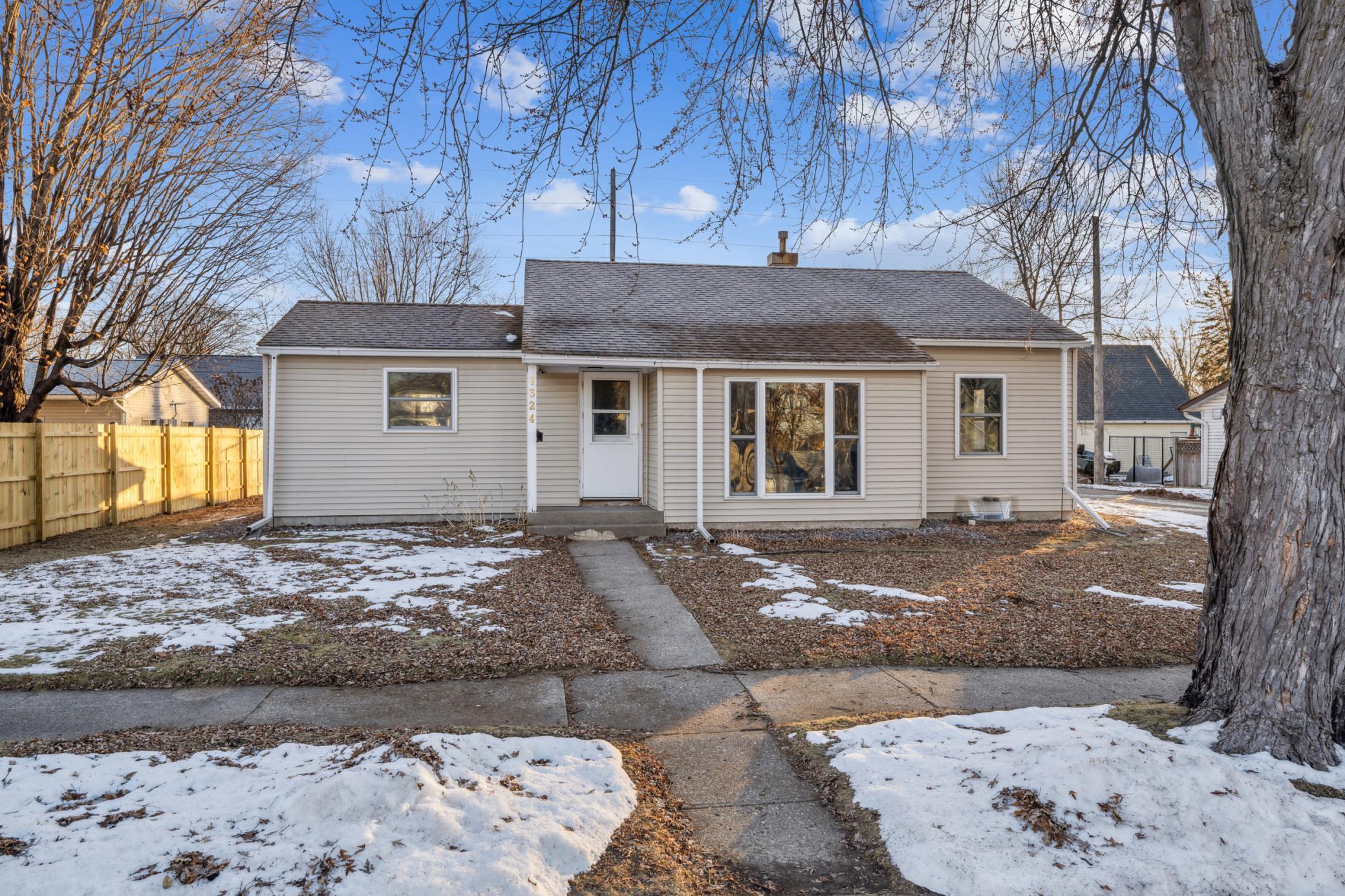 1324 Chandler Avenue N