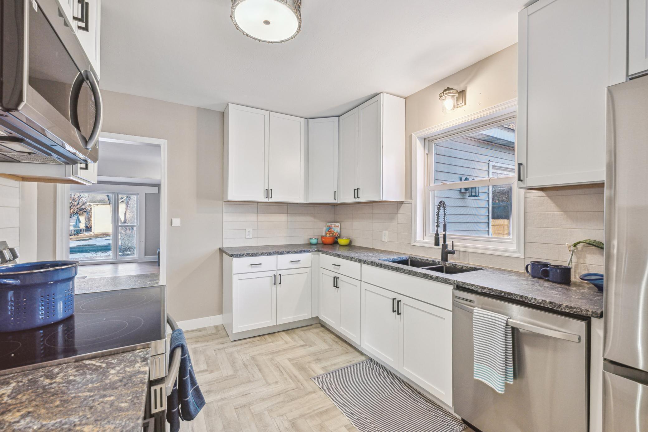 1324 Chandler Avenue N