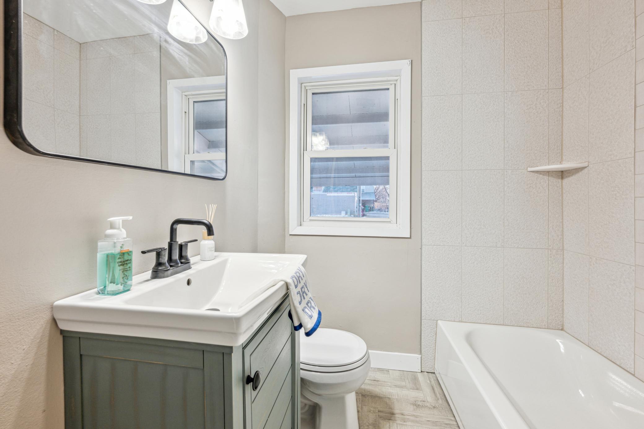 1324 Chandler Avenue N