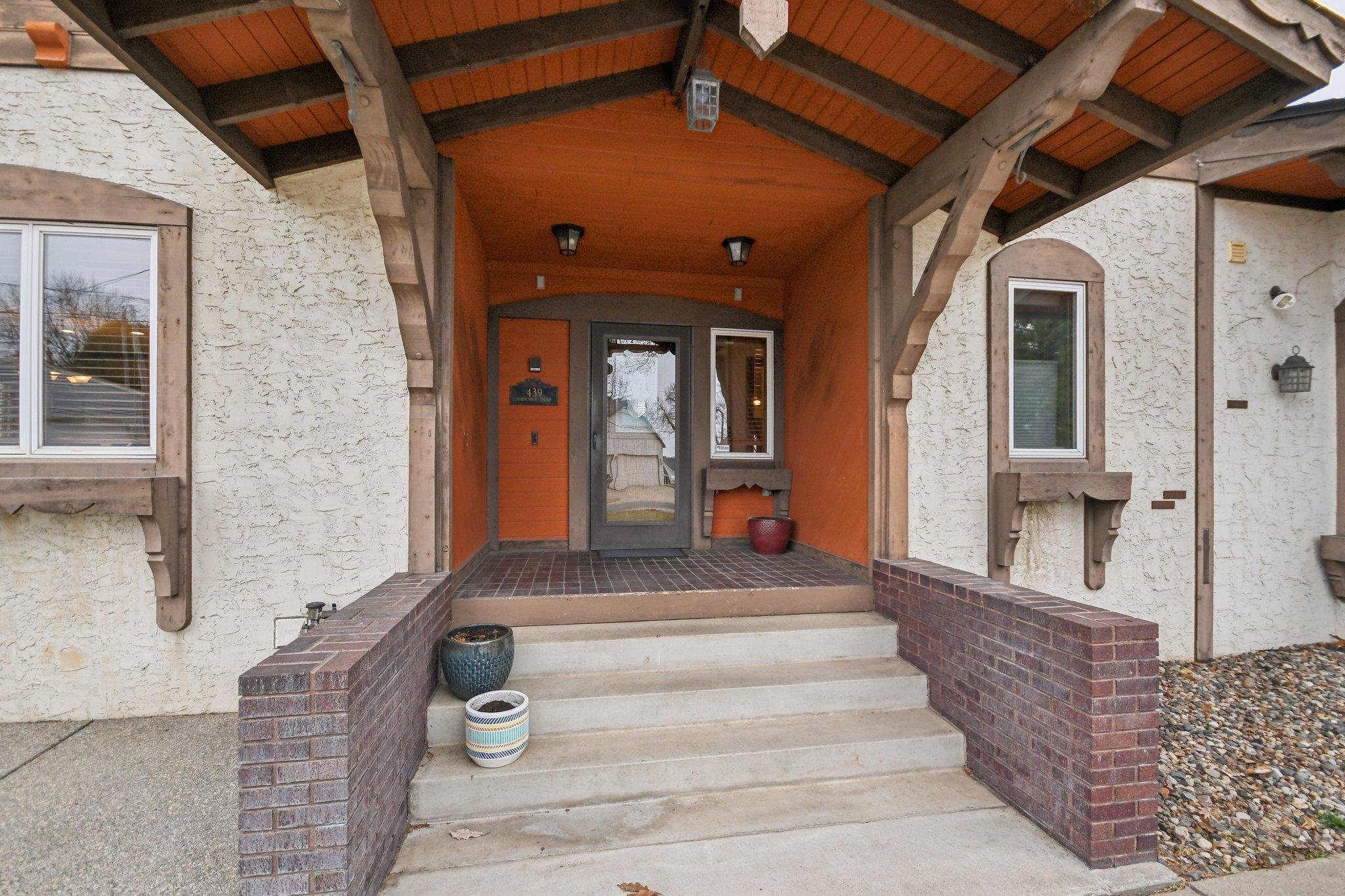 439 W Horseshoe Drive