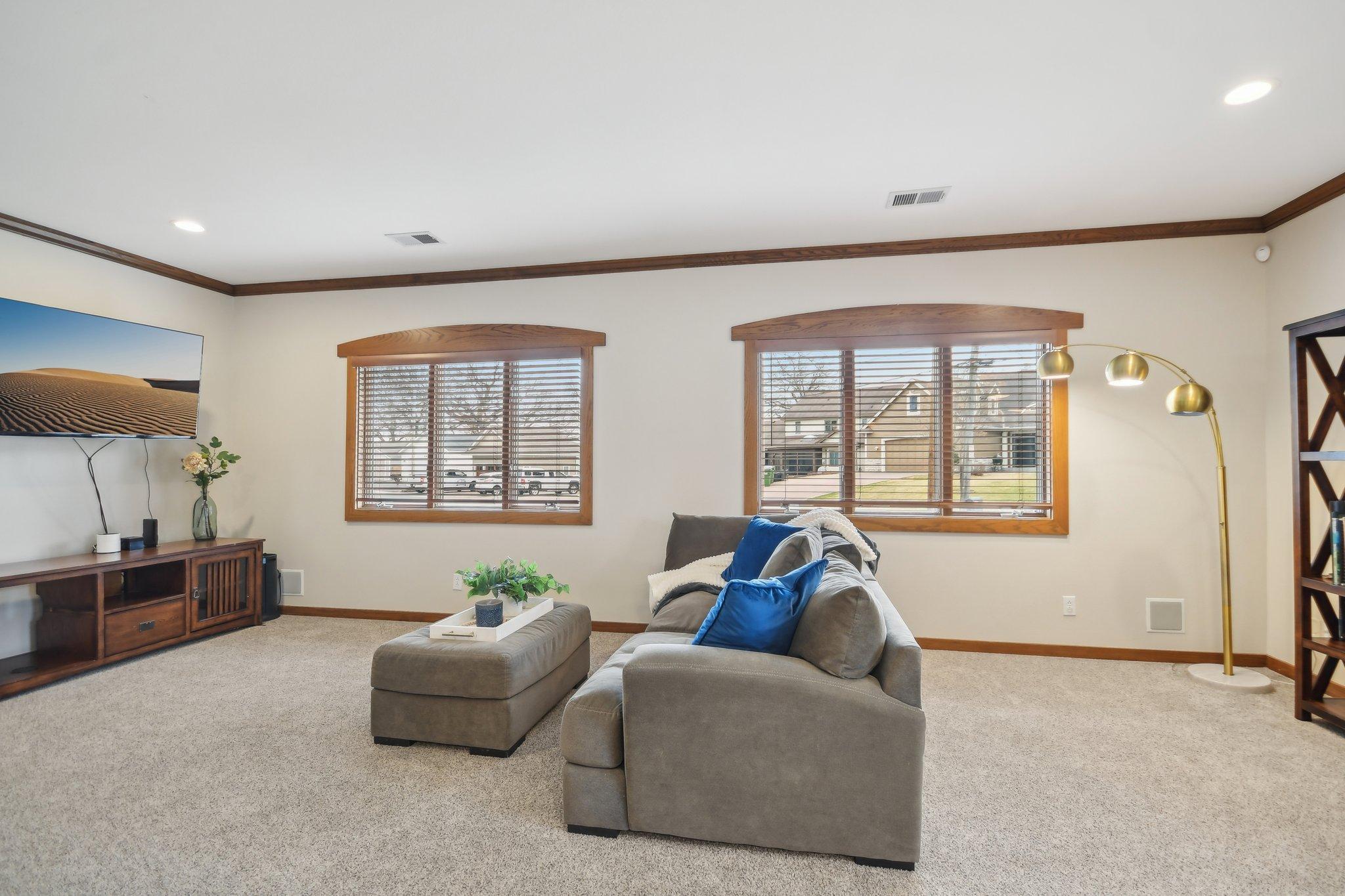 439 W Horseshoe Drive