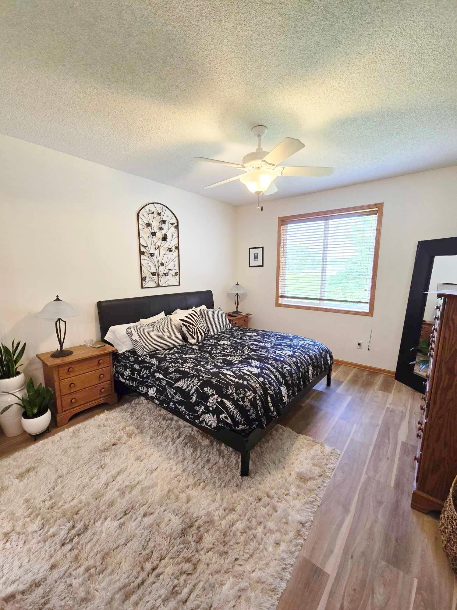 3829 Meadowview Way