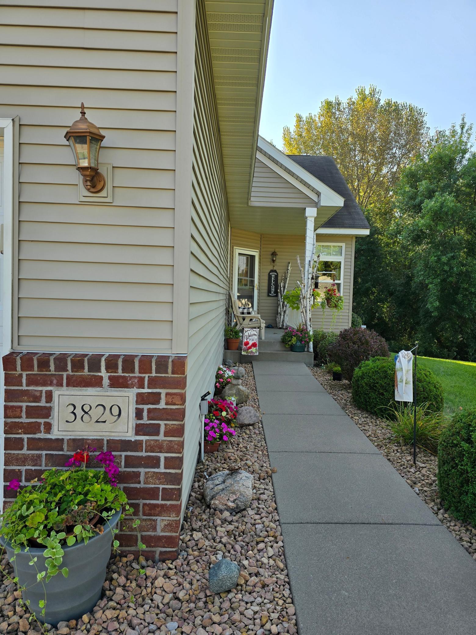 3829 Meadowview Way