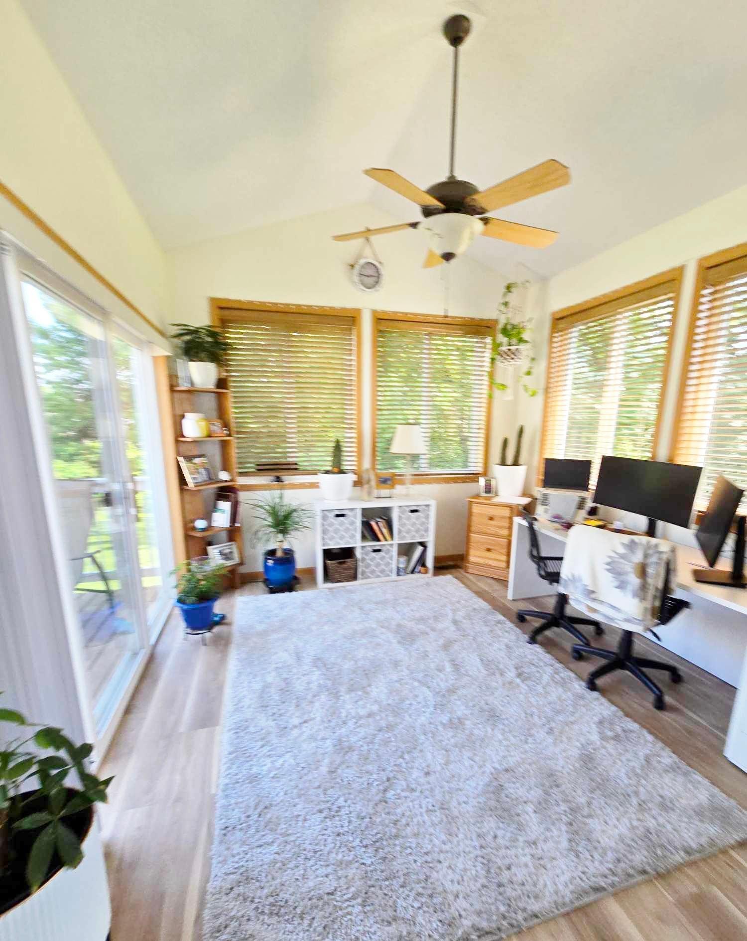 3829 Meadowview Way