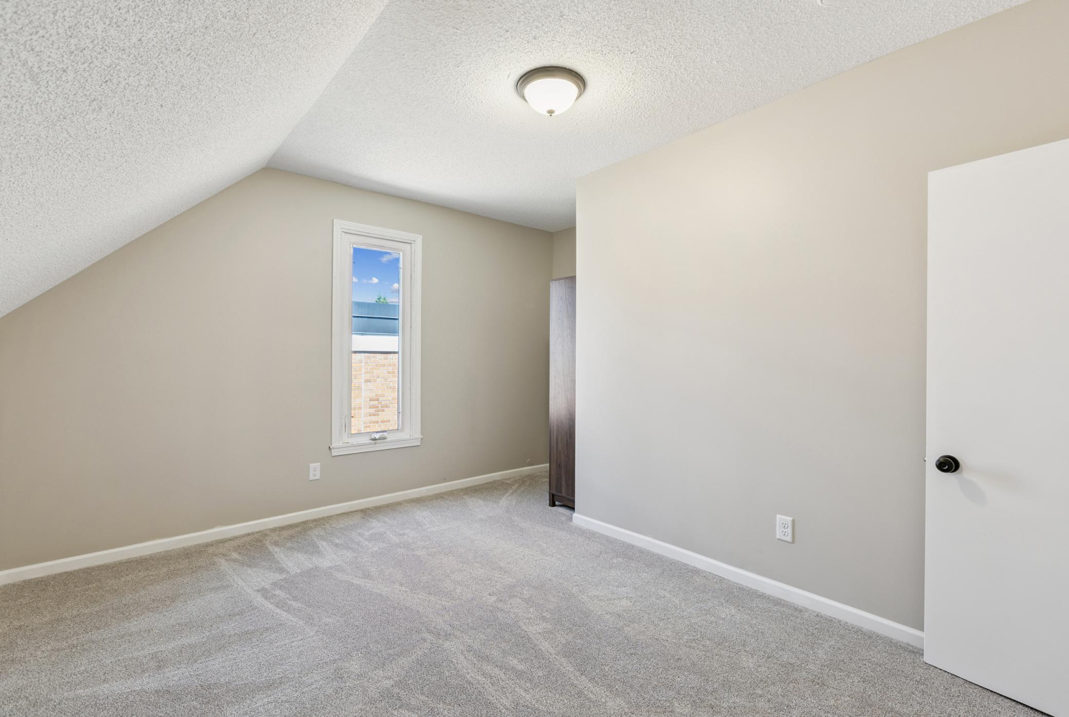 111 6th Avenue S