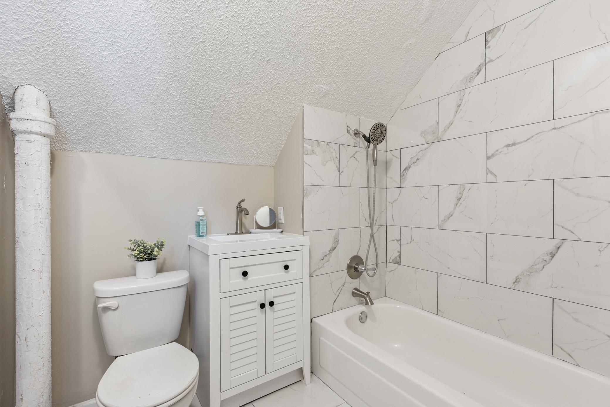111 6th Avenue S
